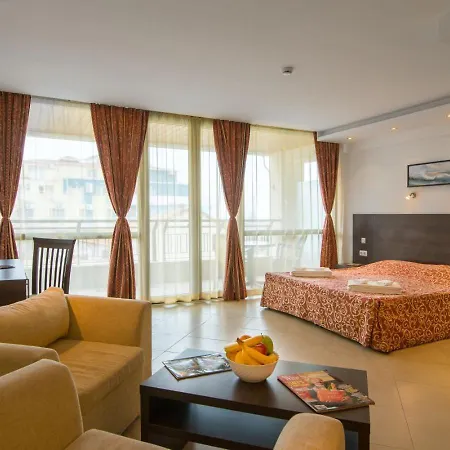 Marina - With Balkony & Desk By Flat Mаnаger 巴尔奇克